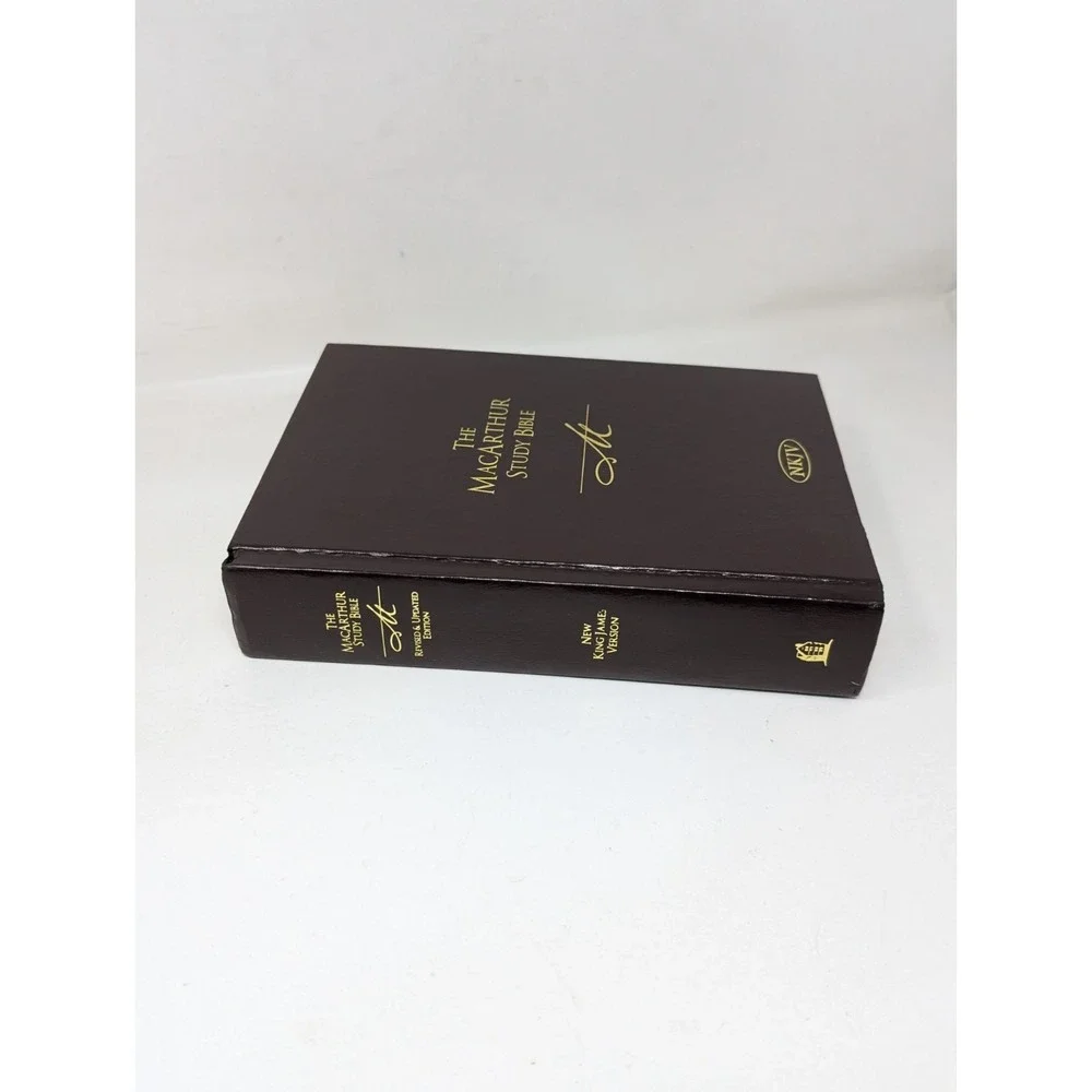 MacArthur Study Bible NKJV by John‎ MacArthur 1997 Hardcover Vintage 90s Revised
